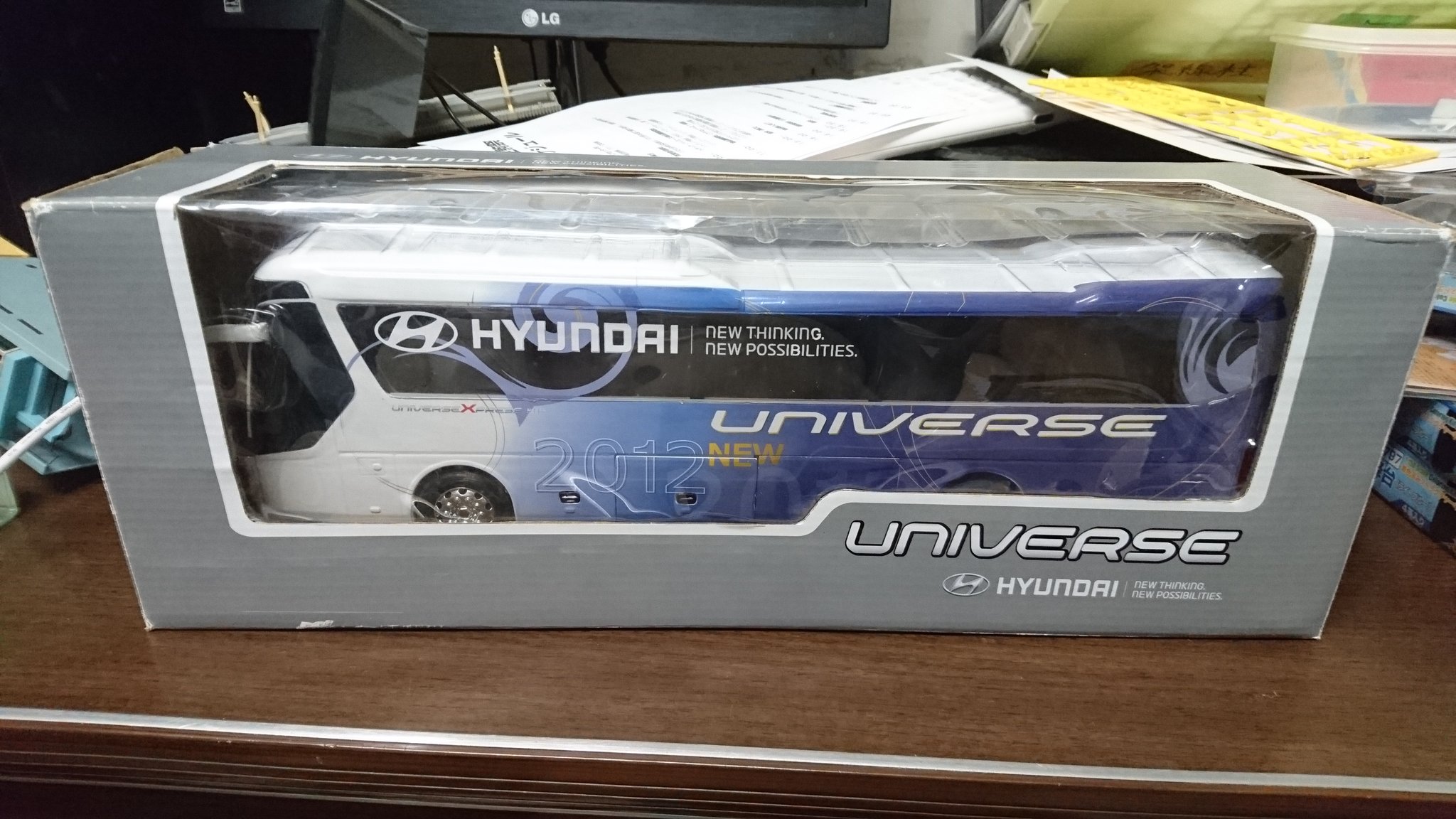 送料無料】模型車 モデルカー ミニカーヒュンダイユニバース132