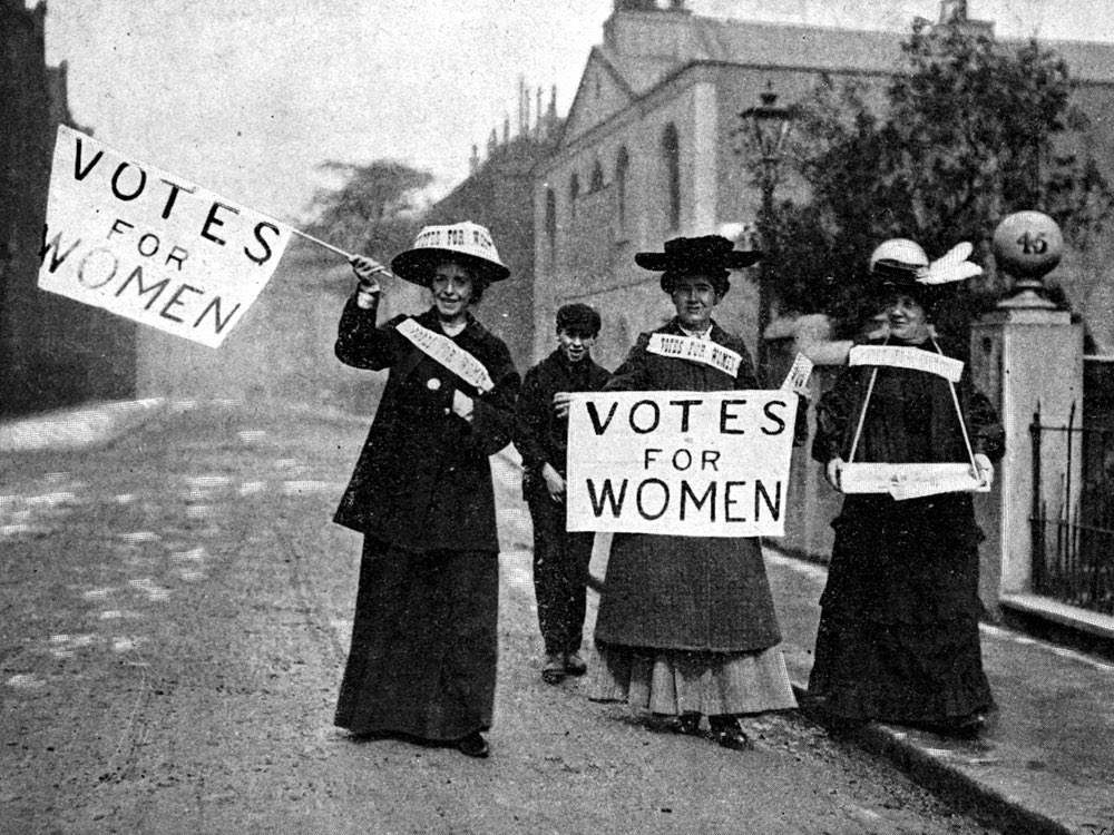 Stelpur!
Konur BÖRÐUST, ÞJÁÐUST OG DÓU svo að við fengjum réttinn til að kjósa. Plís nýtið hann!💪💪💪 #égkýs