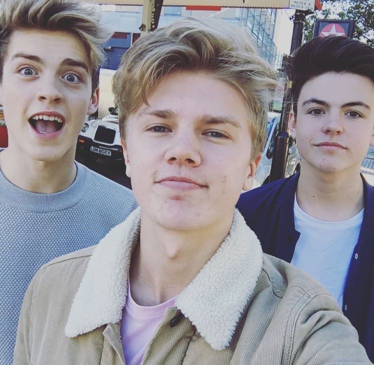 giulidriver's tweet photo. @NewHopeItalia #NHCSigningSpainItaly @JoeManager FAVES 🇮🇹🙏🏻💘 https://t.co/65uIMJWNCD