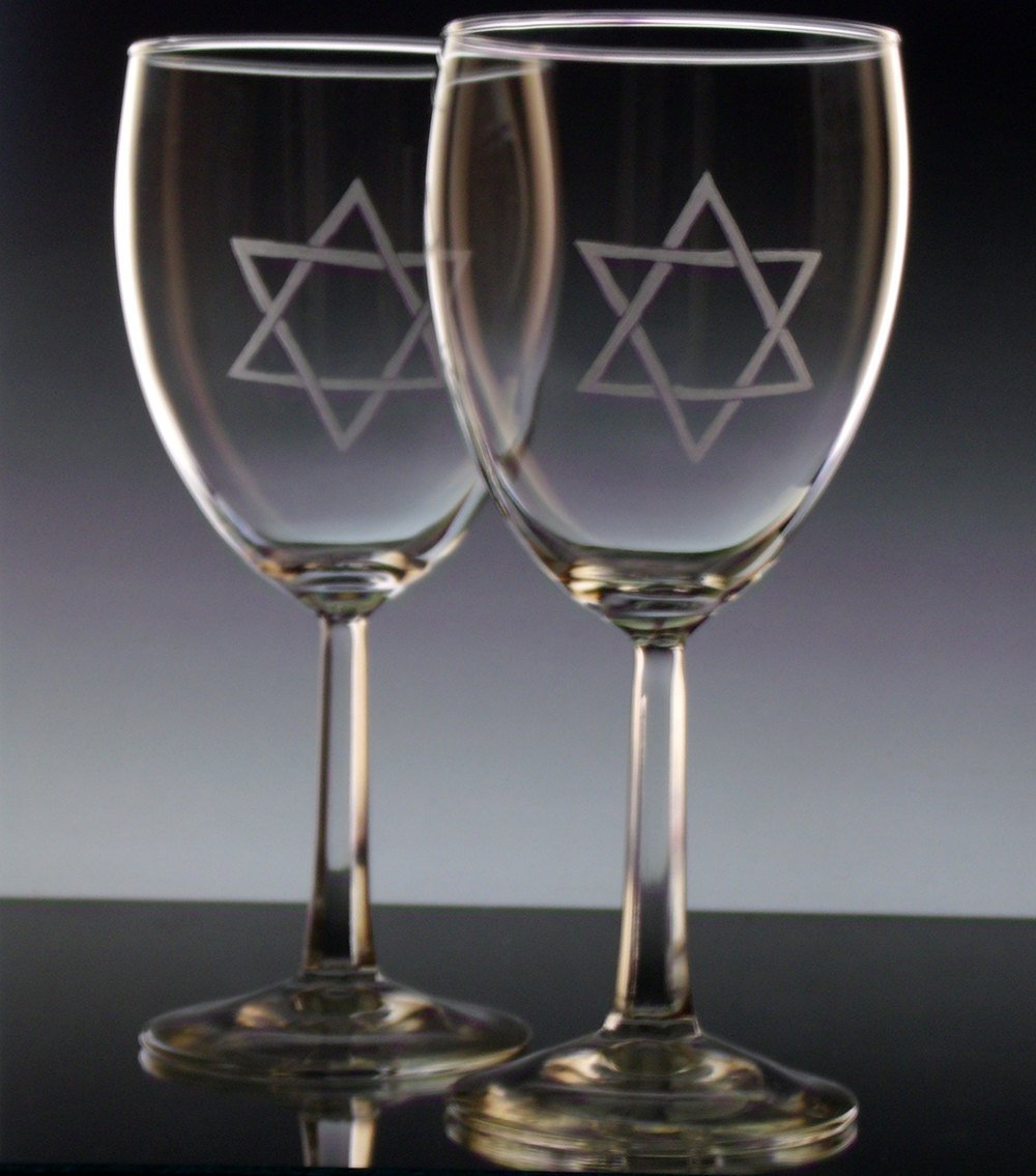 GGEngraving's tweet photo. 4 piece Hanukkah Chanukah Star of David Wine glass gift set https://t.co/TnAKiByxE7 #retweetplease #ShieldOfDavid https://t.co/dIgZR8cvUo