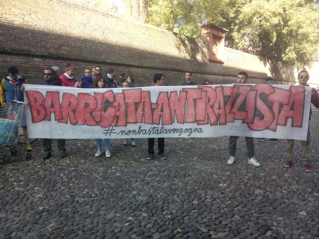 IlaRics's tweet photo. Barricata #antirazzista a #Ferrara! Condanniamo i fatti di #Gorino, gli unici stranieri sono i razzisti nei quartieri #nonbastalavergogna https://t.co/jZ7hwVSR5r