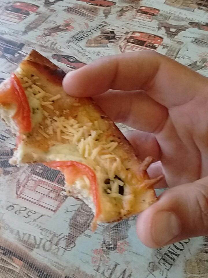Fer_Long's tweet photo. Nada mejor q desayunar pizza fría!! #pizzadesayuno https://t.co/9lGkzQcNLc