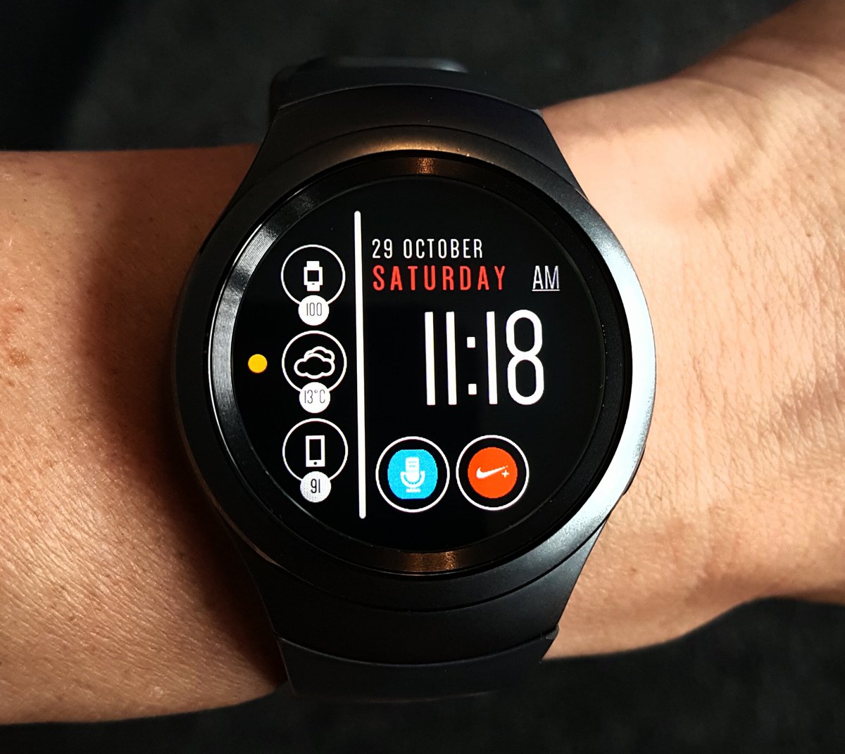 luke_8m's tweet photo. Seriously how awesome does this Samsung gear 2 watch face look! If anyone is interested its the xClock - Linear Launcher by Kajetan Wilczek https://t.co/dRfemnwLBh