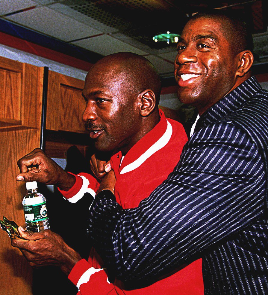 elgurudelbasket's tweet photo. Cuando @jump23 pudo haber sido #MAGICJORDAN @MagicJohnson #nba https://t.co/VWc0Zi0Wpf #baloncesto #Basket #curiosidades #Historia https://t.co/cgjfJS8vZz