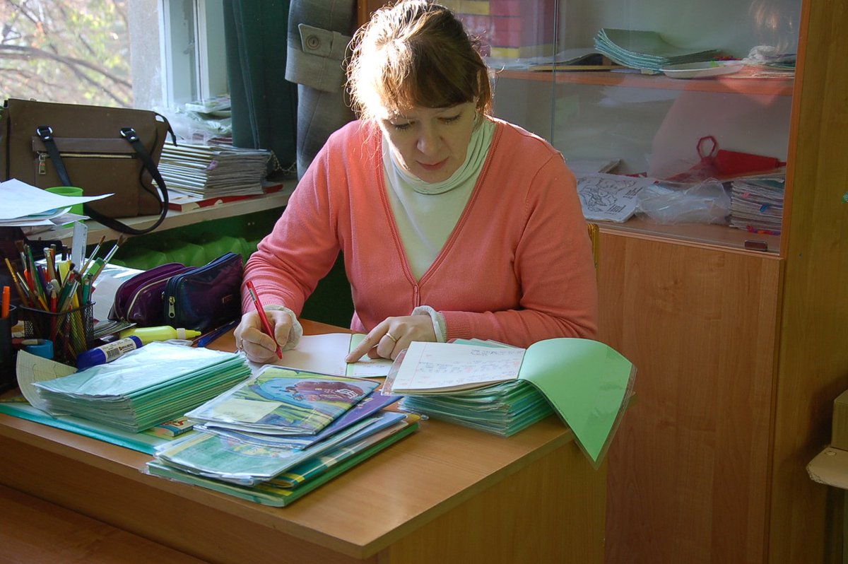 В открытом доступе появились дополнительные разъяснения по сокращению и устранению избыточной отчётности учителей ug.ru/news/19968