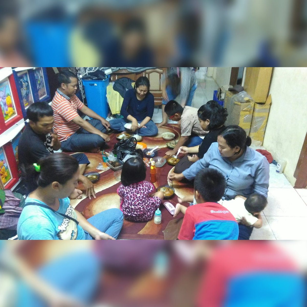 Kebahagiaan ku adl ketika melihat keluargaku bahagia..😄😊