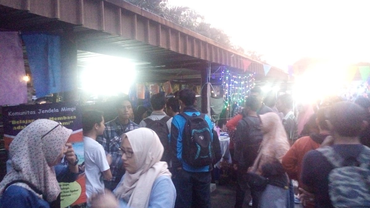 Udah banyak nih yang mampir ke stand kita nih.. Yuk yang belum segera merapat yaa 😁