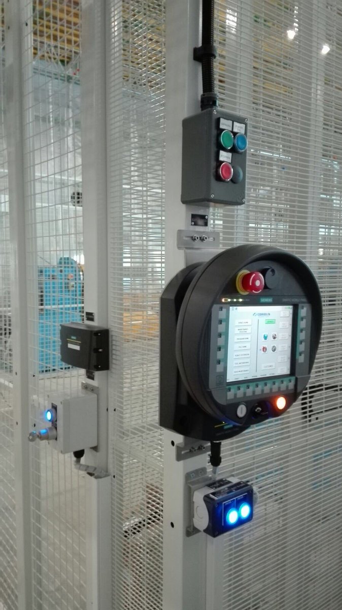 accesssafety2's tweet photo. 3ème et dernière phase Airbus. Good job merci à tous. #robotique #protectionmachine #cloisongrillagée https://t.co/vty1JNodnh