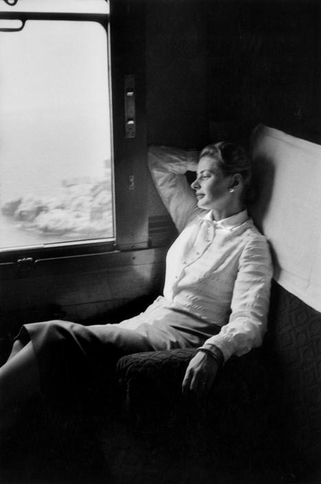 #IngridBergman
Getting old is like climbing a mountain; you get a little out of breath, 
but the view is much better

ph:David Seymour, 1956