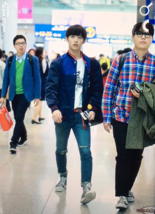 winwinlyrics's tweet photo. winwin invented boyfriend looks😫 https://t.co/D0dJDNnPq8