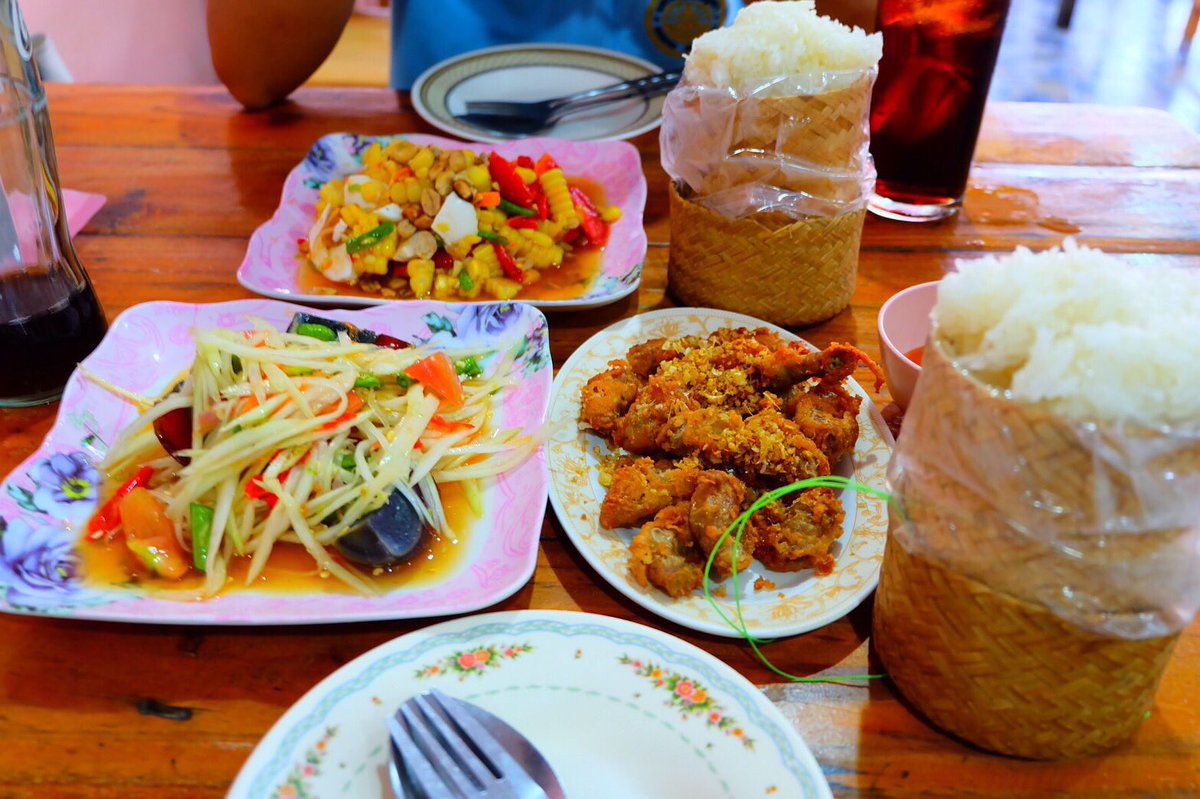 aroytonglong's tweet photo. ร้านลาบอุบล มีอาหารหลากหลายส้มตำนานาชนิดและอาหารอื่นๆอีกมากมาย ราคาประหยัด รสชาติอร่อย เป็นห้องแอร์เย็นสบาย 
📍พิกัดซอยสดใส #ทีมบูรพา https://t.co/aTTcMtZdas