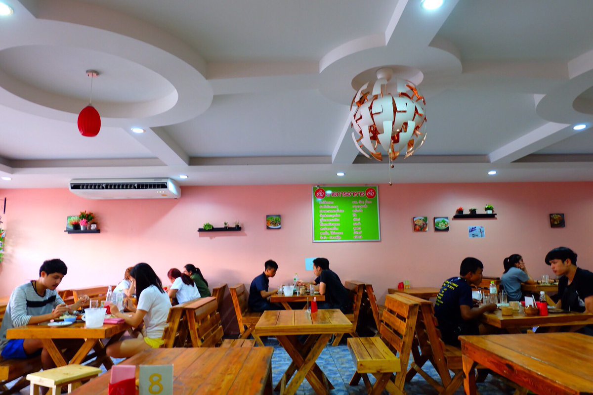 aroytonglong's tweet photo. ร้านลาบอุบล มีอาหารหลากหลายส้มตำนานาชนิดและอาหารอื่นๆอีกมากมาย ราคาประหยัด รสชาติอร่อย เป็นห้องแอร์เย็นสบาย 
📍พิกัดซอยสดใส #ทีมบูรพา https://t.co/aTTcMtZdas
