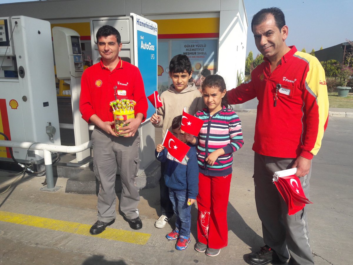 alpayorak1's tweet photo. #shelldehepmutlu kurucay 4124 salihli...Gülderen petrol Cumhuriyet Bayramimizi kutlar https://t.co/VL5ayzNi9e