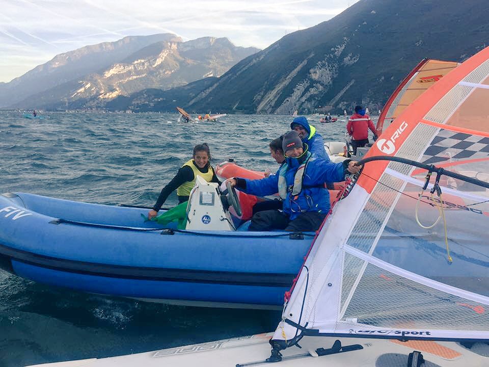 cstorbole's tweet photo. Oro e argento per Giorgia Speciale ed Enrica Schirru che passano alla storia, facendo onore alla grande Alessandra Sensini. #torbole293 https://t.co/xSRDGImSDc