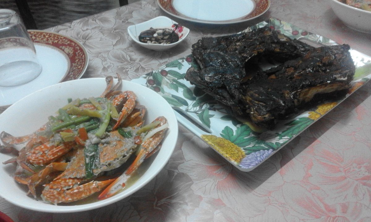 rganda03's tweet photo. Crabs and inihaw na panga for the dinner😍 https://t.co/nQyzMl4FgW