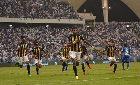 wlo_al's tweet photo. #صداره_الاتحاد
 سلبوا الصدارة بالتحكيم فاستردها العميد بالروح. https://t.co/2Tyz2h0xF7