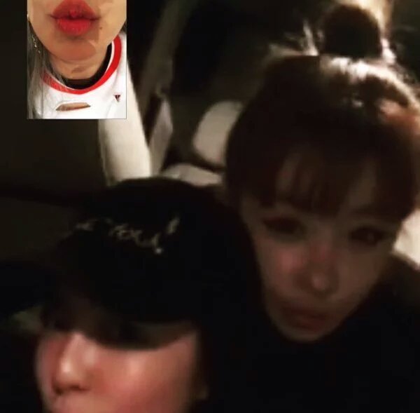 Ddok_Chae's tweet photo. Their bond is just too beautiful and honest.. It would be challenged and tested over and over again.. but their friendship never ends  😢💗 https://t.co/fYmSfKAfBi