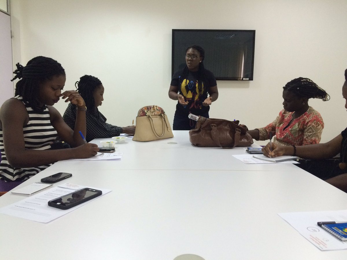 _daraski's tweet photo. Presently at #smallbusinessstudio learning from @OdunEweniyi of @Push_CV https://t.co/v635hIKTyT