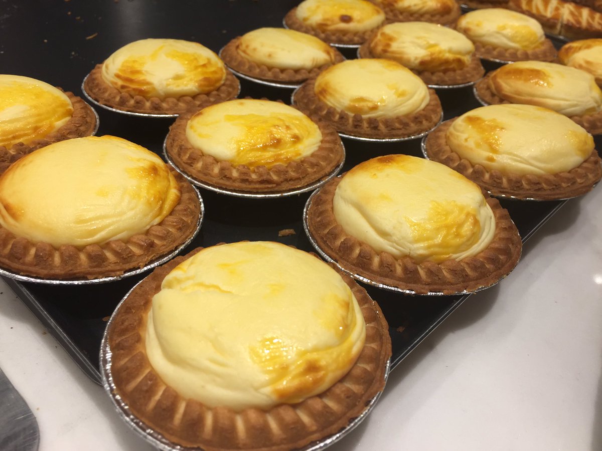 koongch's tweet photo. 📍mx cakes&amp;bakery,prg cheese lava 65- อร่อยกว่าbaked มาก แป้งหอมเนย ชีสรสชาติเข้มข้นมาก แค่ทาร์ตออกนิดนึงไส้ก็ทะลักละ ดีงามมม #อร่อยไปแดก https://t.co/TIDKRCGf0y