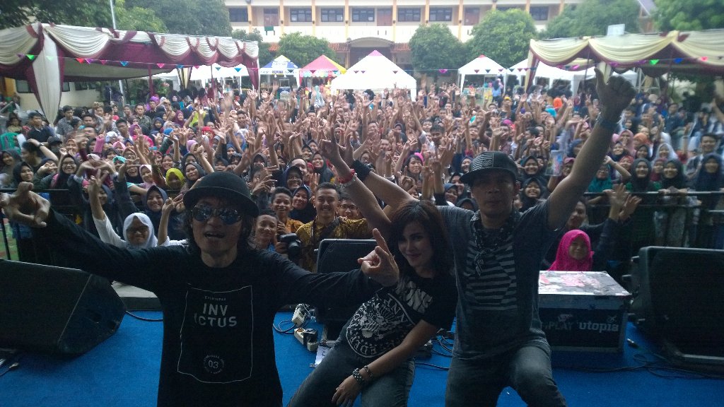 utopia band tweet media