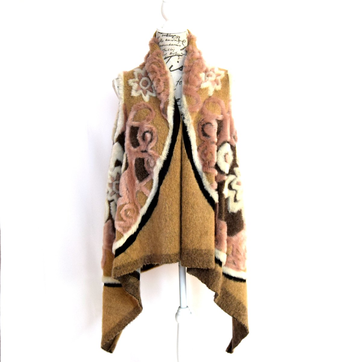 gboutique53's tweet photo. Beautiful faux fur gilet £39.99. https://t.co/W5b9IEETdD @ShopMargate @Visitmargate @VisitThanet @VisitKent @WOBroadstairs #Margate https://t.co/PBjb7bKlQk