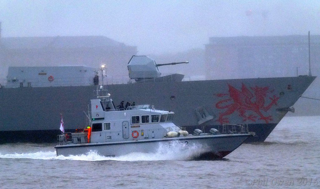 @LiverpoolURNU @HMSCharger @hms_eaglet caught you with HMS Dragon on the mersey