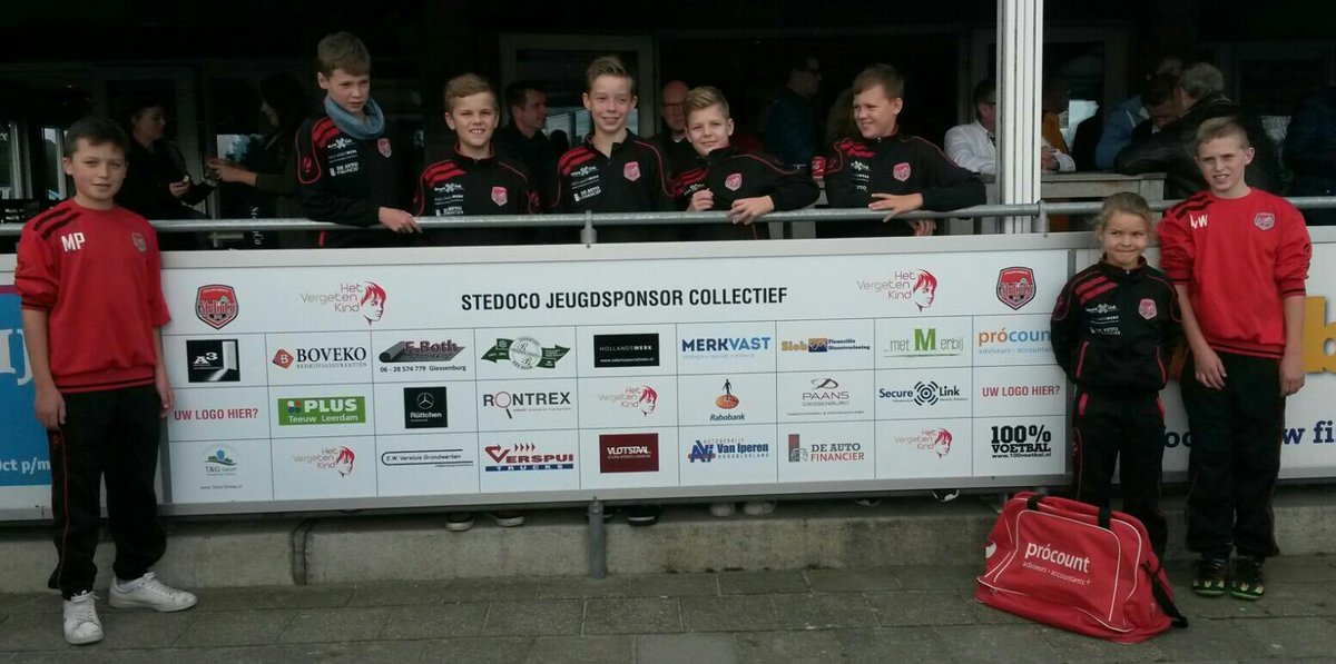 arianvweverwijk's tweet photo. Bord van de@vvstedoco Jeugdsponsorcollectief vandaag onthuld. @HetVergetenKind @TenGGroep @Procounttweets  @securelinknl @100VoetbalGorin https://t.co/NBryi996UR