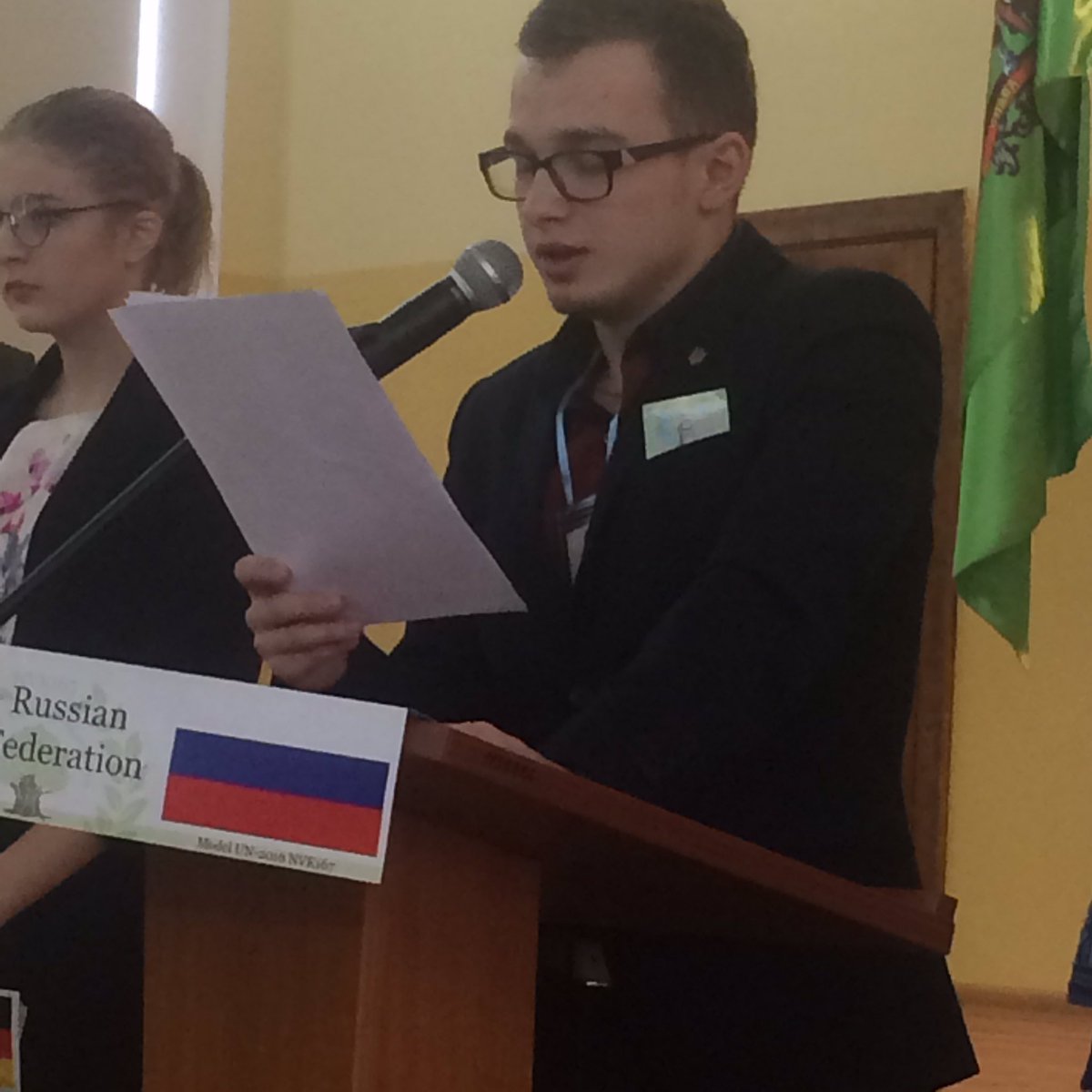 nvk167mun's tweet photo. Когда идёшь читать резолюции, не забывай про иконку в кармане (делегат Сирийской Республики не забыл)
Бог с нами! https://t.co/ABDi65orhM