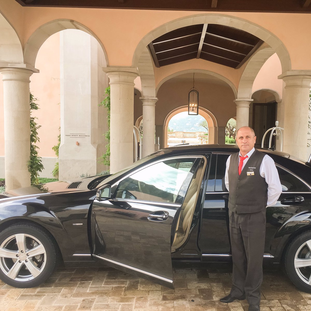 Big 'thank you' to <a href="/transfer_class/">Transfer Class</a> &amp; <a href="/vanity_welcome/">Vanity Welcome</a> for flawless service during my trip to #Mallorca. #luxury #limousines #carrental #spain