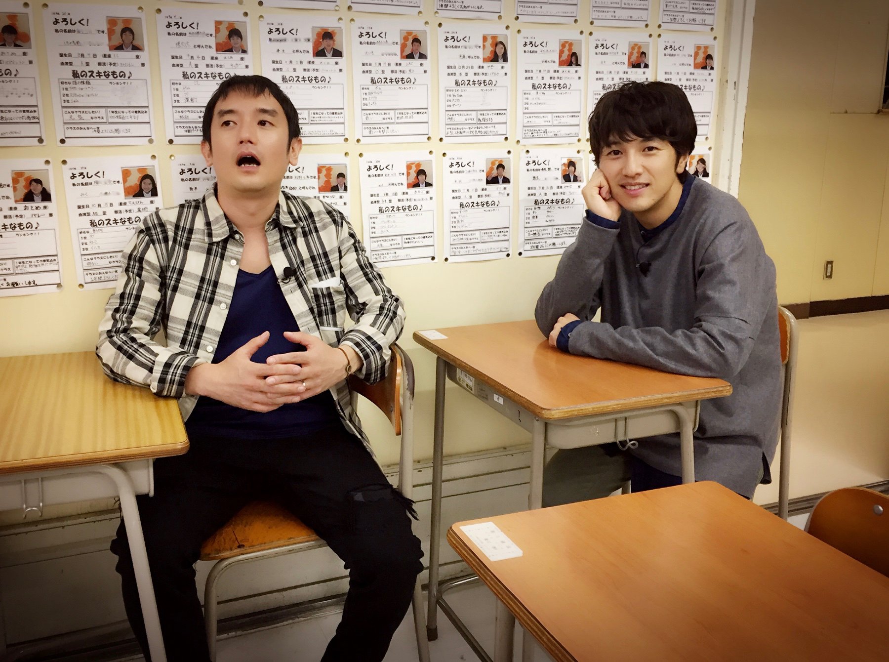 ゆず公式ツイッター めちゃイケ をご覧いただいた皆さん ありがとうございました 岡村中学校にて 当時の教室の席に座り記念の1枚 引き続き リハーサルに励みます ゆずでした ゆず公式ツイッター めちゃイケ をご覧いただいた皆さん ありがとうございました 岡村中学校にて 当時の教室の席に座り記念の1枚 引き続き リハーサルに励みます ゆずでした