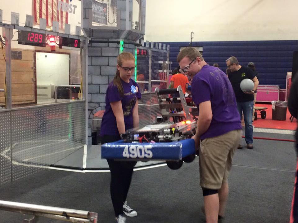 Training a new drive team at River Rage 20! <a href="/FRCTeams/">FIRST Robotics Competition</a> #FIRSTSTRONGHOLD #omgrobots #RiverRage #RiverRage20