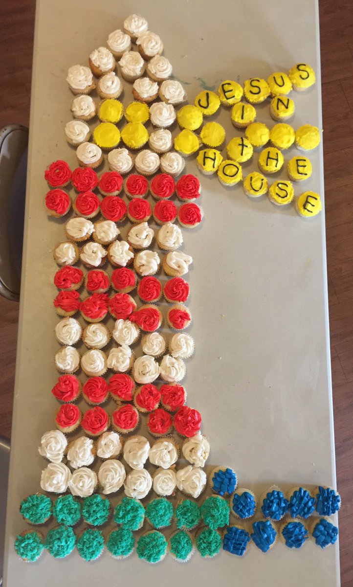 Cupcakes! <a href="/niagarayouth/">Chris</a> <a href="/silverspire/">jonathan</a> #UCCan