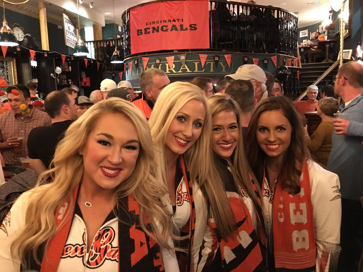 Look who's at the #Bengals Pub at @AdmiraltyLondon! The Ben-Gals! #WhoDeyInTheUK #Bengals https://t.co/IoaZaCK258