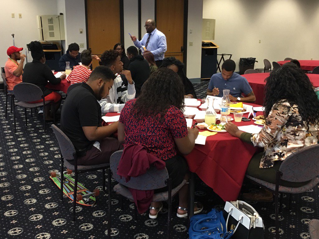mhow262's tweet photo. @kandacehinton @ISU_BCOE day 2 leadership retreat at VU. #dedicatedscholars https://t.co/WsQYwc54a3
