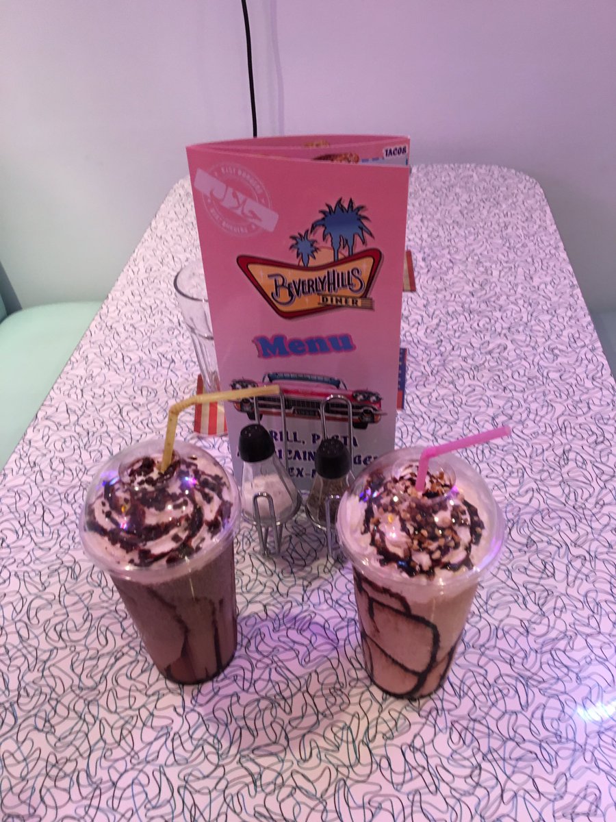 AtableBeverly's tweet image. #Milkshake #Freashake #BeverlyHills90210 #26coursgouffe