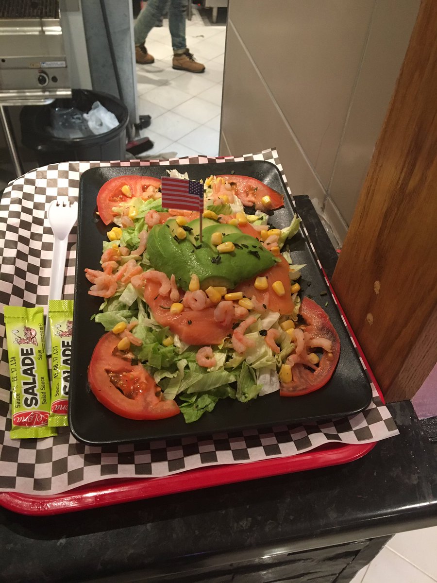 AtableBeverly's tweet image. #salade #jai faim