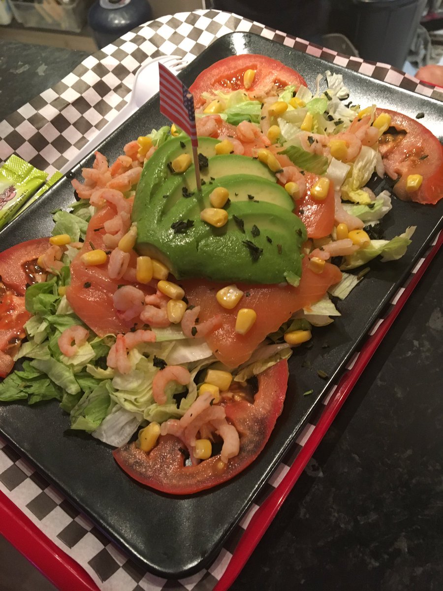 AtableBeverly's tweet image. #salade #jai faim