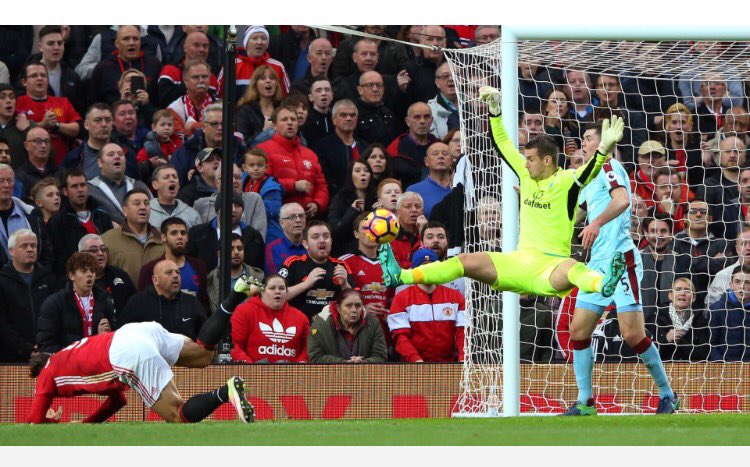 SmookinGamer's tweet photo. Tom Heaton take a bow 👏👏 https://t.co/0viOMo8FEP