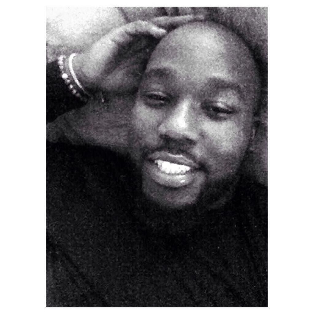MeMyselfandMu's tweet photo. I’ve got nothing to do today but smile (and some work 😒). #happy #smile #Saturday #godisgo… https://t.co/1G43DJ5vLi https://t.co/cerS0hCKKl