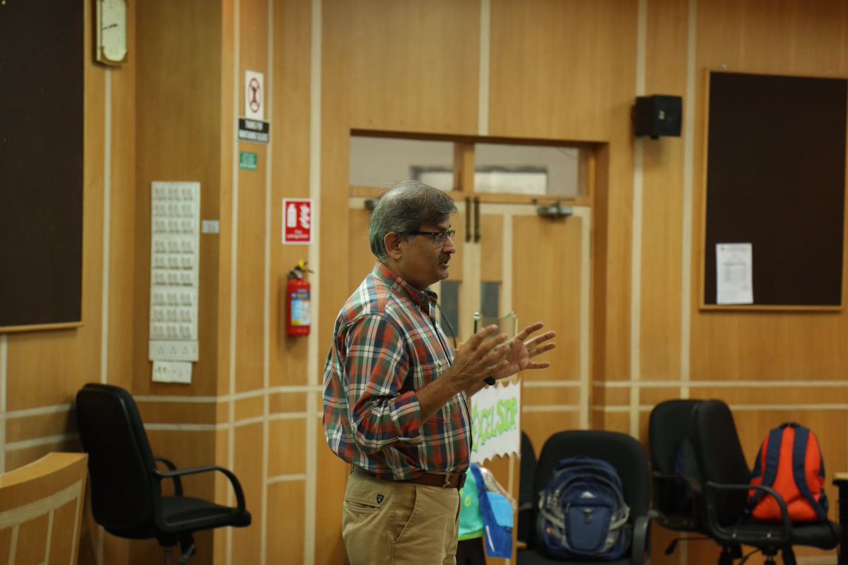 ecell_rvce's tweet photo. Anecdotes culminated into miraculous experience.
Thank u for coming Mr. Vijay Ladha
#Excelsior2016 https://t.co/5qHMvt9hpB