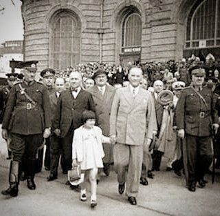 Cumhuriyetimizi Denizcik'e anlatacağım günleri dört gözle bekliyorum. Nice mutlu #29ekim🇹🇷 'lere...
#29ekim #cumhuriyet #AcemiAnne