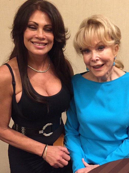 Omg my favorite Barbara Eden https://t.co/vJrxBd13PV