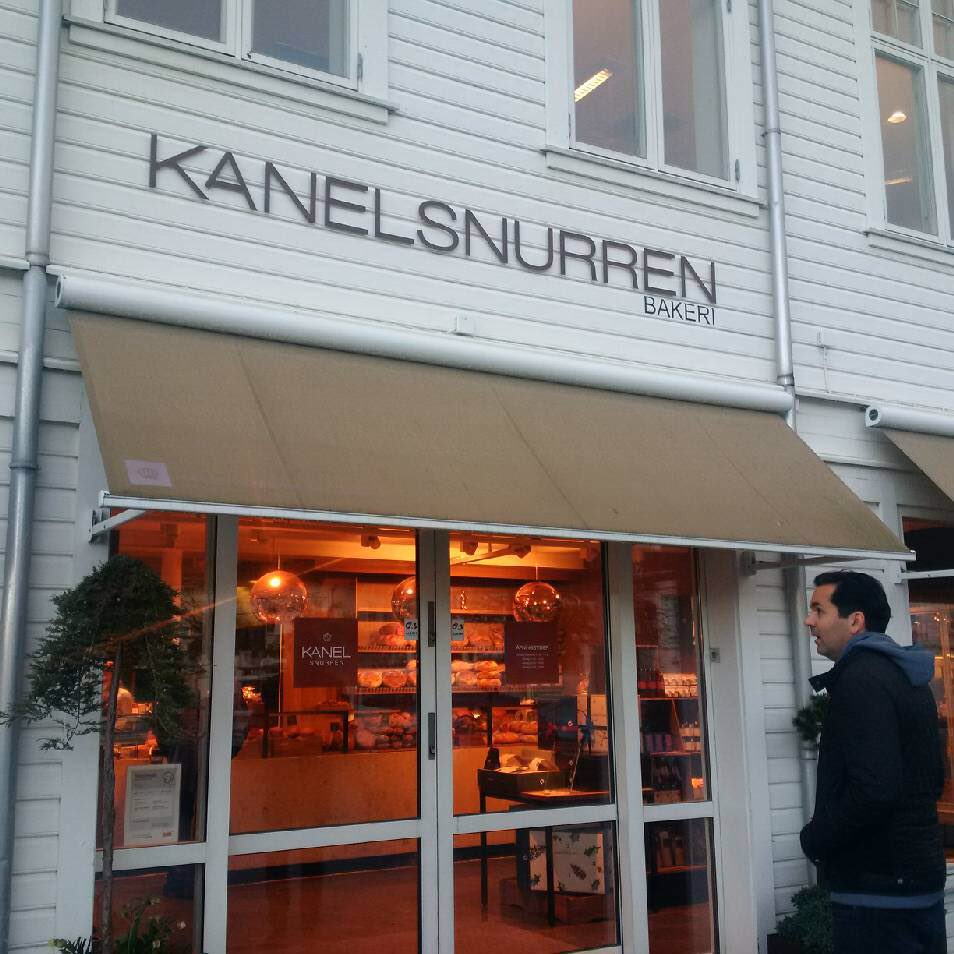billkarazsia's tweet photo. Bread samples in Norwegian bakeries come pre-buttered.  #nicetouch #foodporn #Kanelsnurren https://t.co/tiuecY6rvh