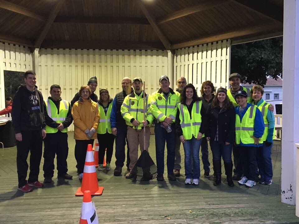 DanaVernetti's tweet image. Getting ready to #RakeADifference with @irondequoit_ny !