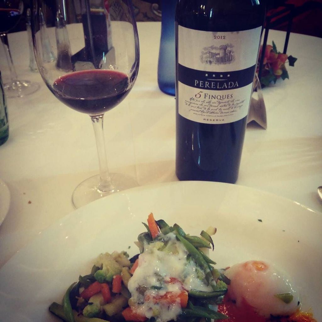 malaltsdevi's tweet photo. Castell de Peralada 5 finques reserva 2015. Denominació origen l'Empordà. Que ruli !!! #perelada #girona #5finques … https://t.co/ubHxUpxnpW