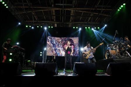eldiabolivia's tweet photo. La banda #boliviana, Efecto Mandarina llega con novedades del #micsur2016, prepara su gira 2017 https://t.co/JnHusBNLV7 https://t.co/am8Rn0Lp12