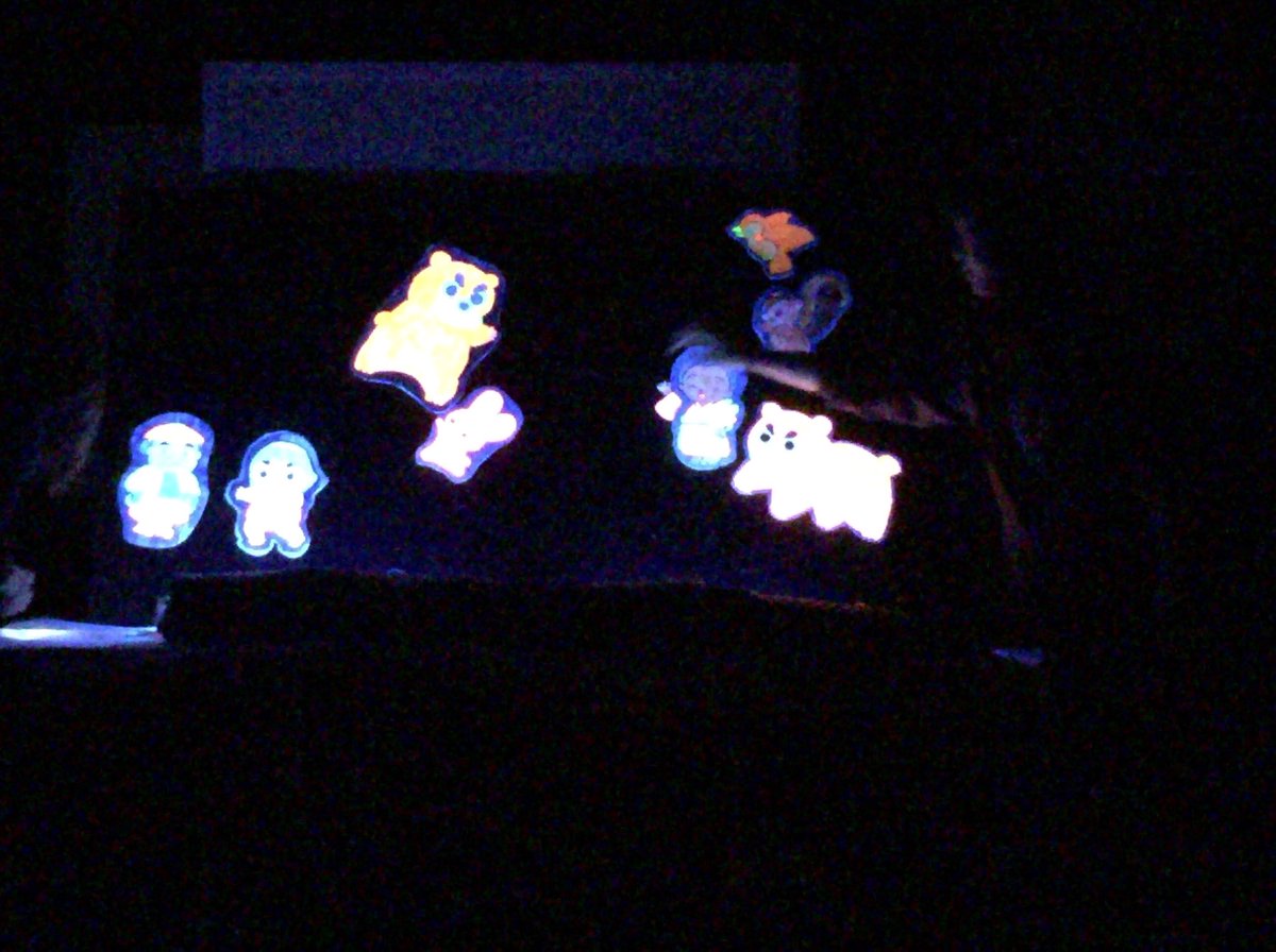 ট ইট র 福岡医健 スポーツ専門学校 公式 保育士 幼稚園教諭コース 夕ごはん お風呂のあとは ゆっくりブラックシアターで楽しもう 暗闇にフワッと光る絵人形にみんな 集中 今日のお話は 金太郎 ほか 三本立てよ はじまりはじまり