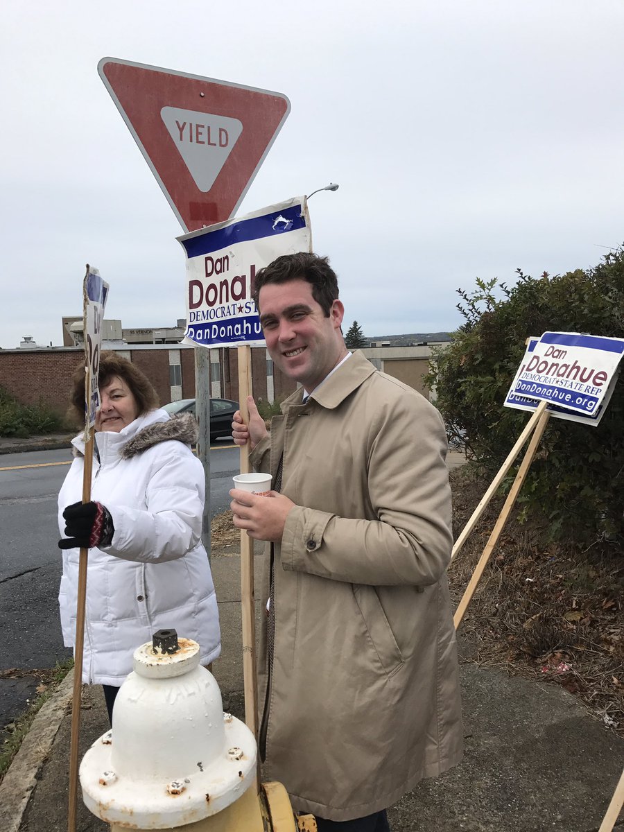 donahue4rep's tweet photo. #worcester #istandwithdan early morning standout https://t.co/tnqnMdXbIL