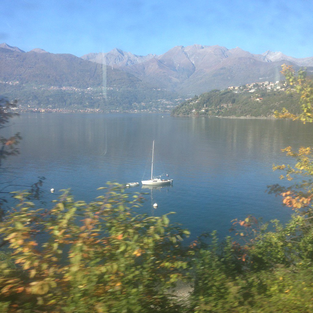 Travel_Chihuas's tweet photo. In viaggio verso la #Valtelllina ci godiamo il lago #traveling #lago #lagodicomo https://t.co/ibHlhTGgNj