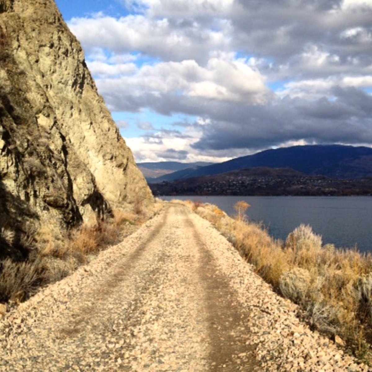 EKjarsgaard's tweet photo. Riding home #railtrail #kalamalkalake #coldstream @mybc https://t.co/V9WFL7Fc70